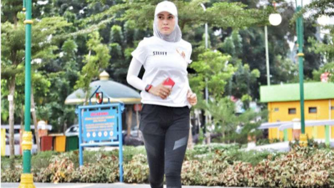 Steffy Burase tenaga ahli pada event Aceh International Marathon 2018.