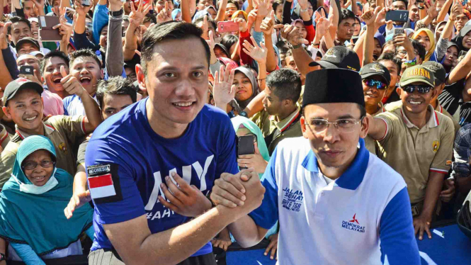TGB M Zainul Majdi (kanan) bersama Agus Harimurti Yudhoyono dalam suatu acara Partai Demokrat beberapa waktu silam.
