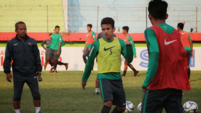 Egy Maulana Vikri berlatih bersama Timnas Indonesia U-19.