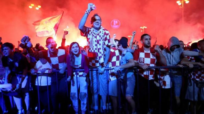 Pendukung Kroasia rayakan keberhasilan lolos ke final Piala Dunia 2018.