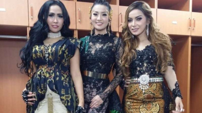 Fitri Carlina dan Ratu Meta di Korea Selatan