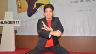 Bintangi Serial, Iko Uwais Bawa Tim ke Hollywood