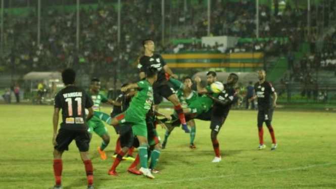 Duel PSMS Medan vs Persipura Jayapura
