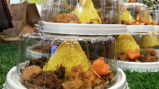 Tren Tumpeng Mini Jadi Bingkisan Nikah, Bisa Pilih Warna Nasi Juga