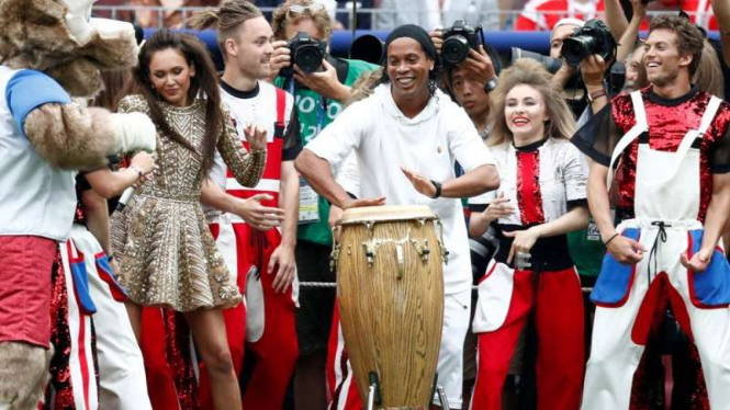 Penampilan Ronaldinho di upacara penutupan Piala Dunia 2018