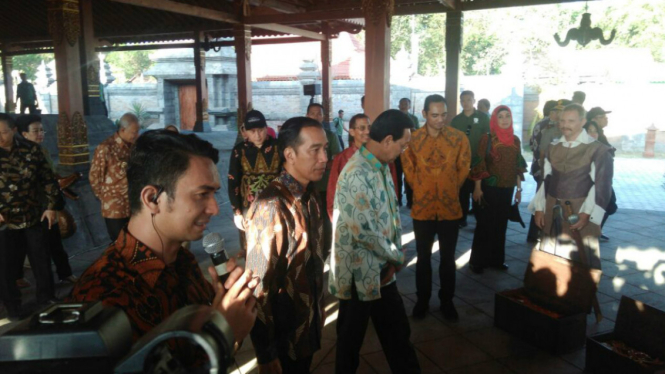 Jokowi saat kunjungan ke studio alam