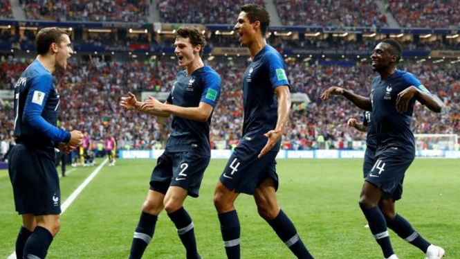 Selebrasi para pemain Prancis usai membobol gawang Kroasia