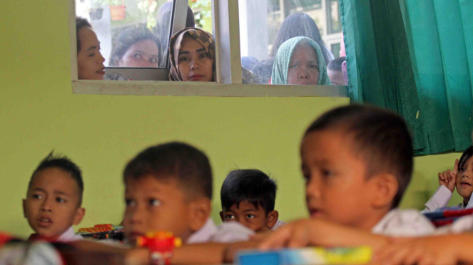 Hari pertama masuk sekolah di Bogor, Jawa Barat