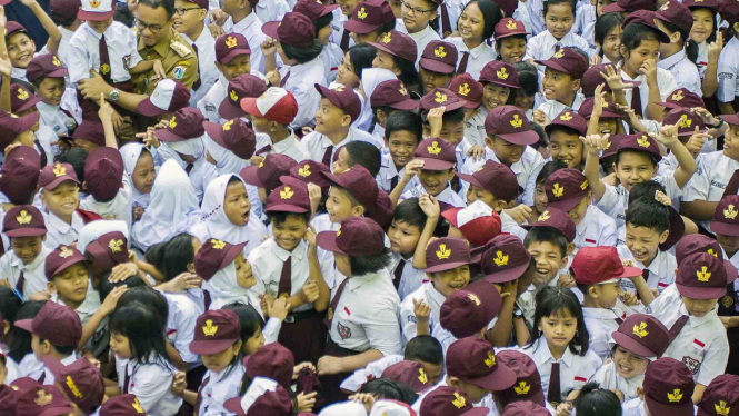 Hari pertama masuk sekolah di Bogor, Jawa Barat