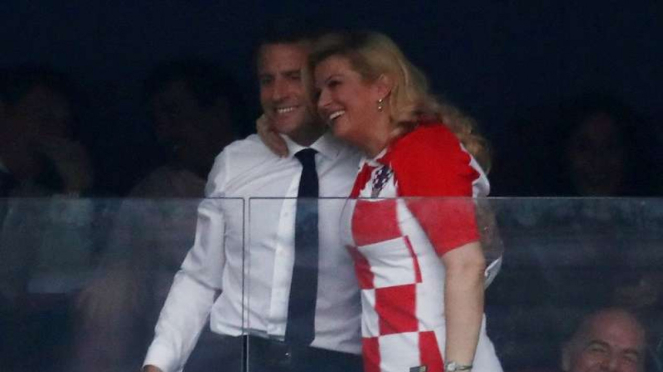 Presiden Kroasia Kolinda Grabar-Kitarovic dan Presiden Prancis Emmanuel Macron