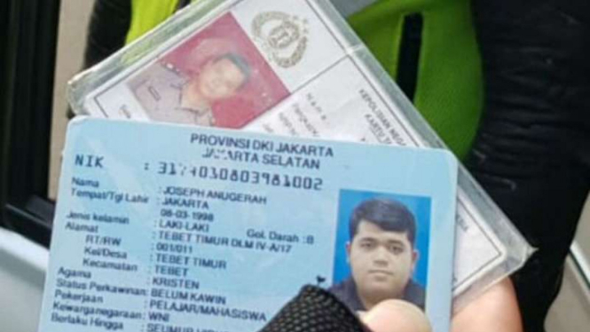 Joseph Anugerah (20) polisi lalu lintas gadungan yang digelandang ke Polda Metro