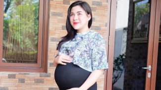 Vicky Shu Melahirkan Anak Pertama
