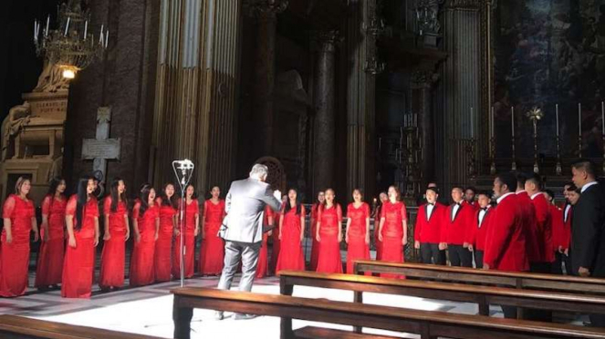 Kelompok Univoice Choral Society dari Manado di Roma Italia