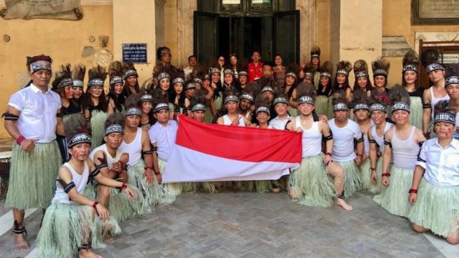 Kelompok Univoice Choral Society dari Manado berhasil jadi juara di Roma, Italia.