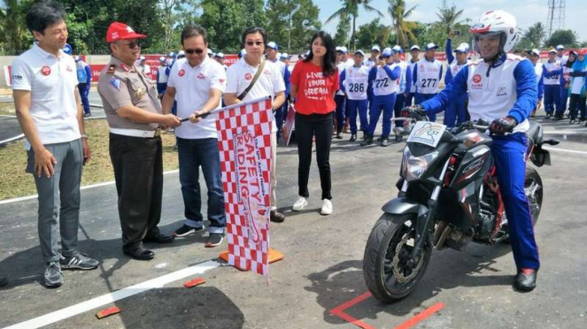 Kompetisi safety riding ke-12 di Pekanbaru, Riau.
