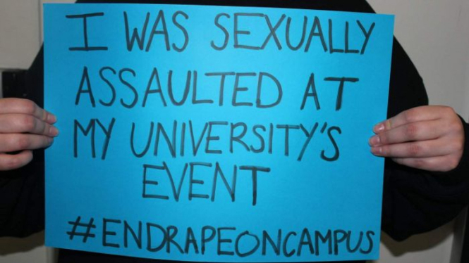 Sebuah foto kampanye menuntut agar universitas di Australia mengambil langkah keras untuk tangani pelecehan seksual.