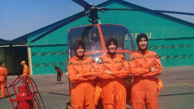 Tiga pilot wanita pertama peserta pendidikan penerbang di Pusat Pendidikan Penerbangan Angkatan Darat Semarang, Jawa Tengah, pada Jumat, 20 Juli 2018.