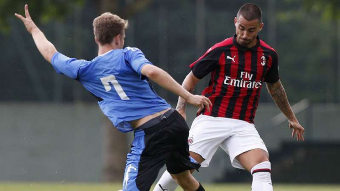 Gelandang AC Milan, Suso (kanan)