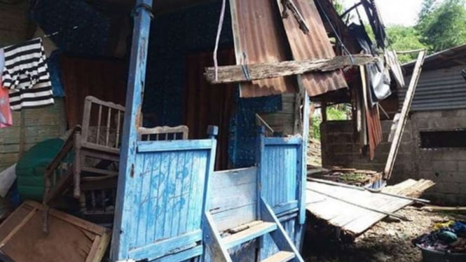 Rumah rusak akibat guncang gempa Solok, Sumbar.