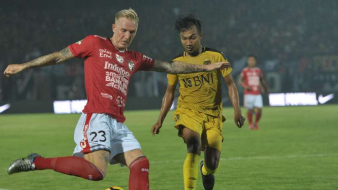 Duel Bali United vs Bhayangkara FC.