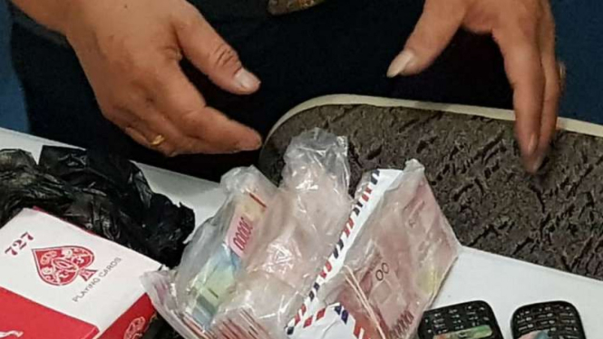 Barang bukti uang didapat petugas dari  Lapas Klas I Tanjung Gusta, Medan.