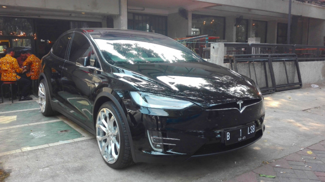 Tesla Model X milik Ketua DPR RI, Bambang Soesatyo