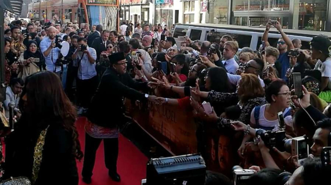 Rano Karno di pemutaran perdana silm Si Doel The Movie di Amsterdam, Belanda, Senin, 23 Juli 2018.