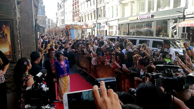 Mandra dan Suti Karno di gala premiere Si Doel The Movie di Amsterdam, Belanda, Senin, 23 Juli 2018.
