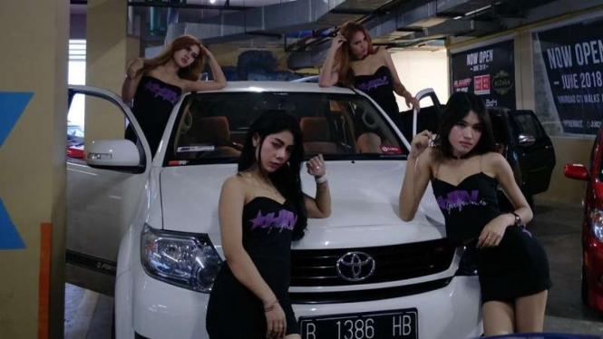 Usher atau model otomotif