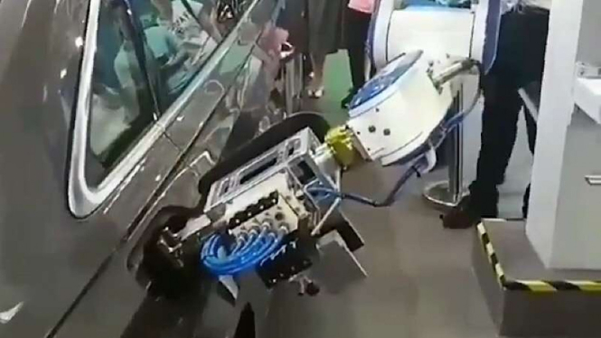 Robot pengisi bahan bakar