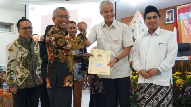 Pasangan cagub dan cawagub terpilih Jateng Ganjar Pranowo dan Taj Yasin.