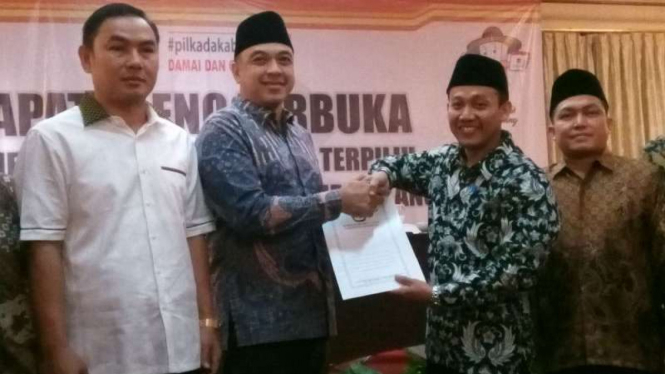 Pasangan Zaki Iskandar dan Mad Romli ditetapkan jadi bupati Tangerang terpilih.