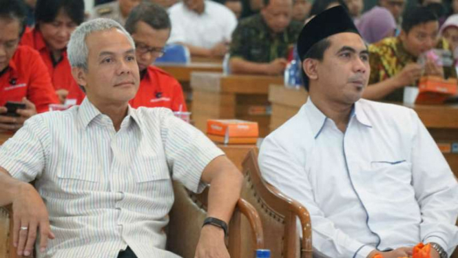 Pasangan gubernur dan wakil gubernur terpilih Jawa Tengah, Ganjar Pranowo dan Taj Yasin, saat di kantor KPU setempat di Semarang pada Selasa, 24 Juli 2018.