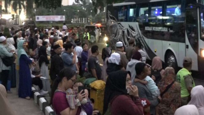 Para pengantar jemaah haji di Balai Kota Depok, Rabu, 25 Juli 2018.