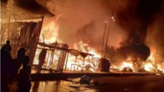 Kebakaran di kawasan Cakung, Jakarta Timur, Kamis, 26 Juli 2018.