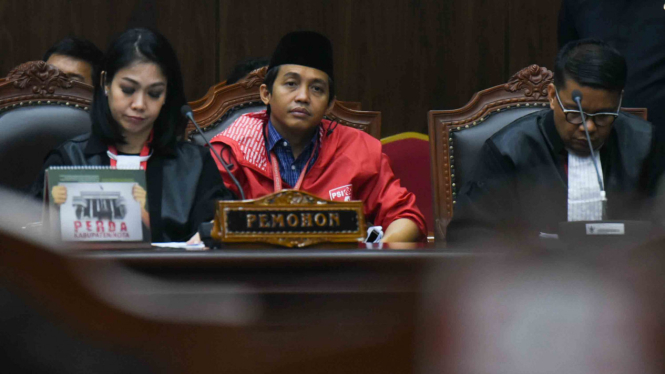 Wakil Sekretaris TKN dan Sekjen Partai Solidaritas Indonesia (PSI), Raja Juli Antoni (tengah)