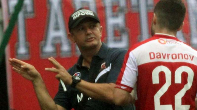 Pelatih Madura United, Gomes de Olivera