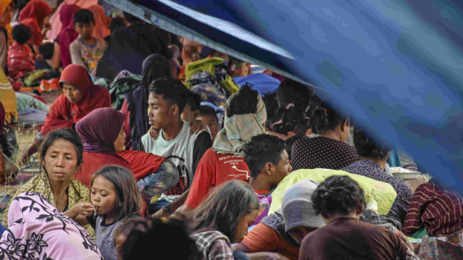 Korban gempa lombok mengungsi