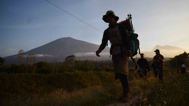 Pendaki dan wisatawan di Gunung Rinjani