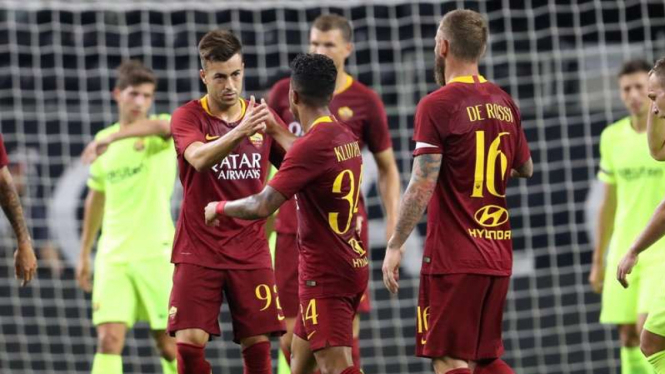 Selebrasi gol para pemain AS Roma usai bobol gawang Barcelona