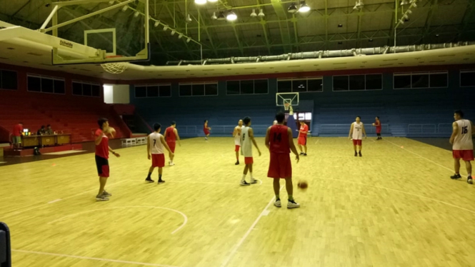 Timnas basket Indonesia sedang berlatih