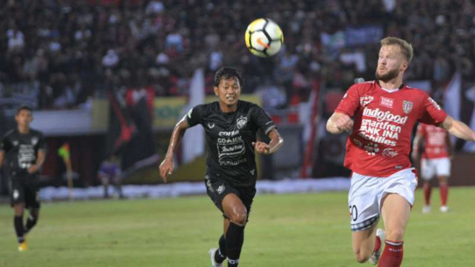 Duel Bali United vs PSIS Semarang.