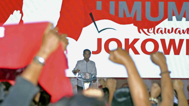 Jokowi menghadiri rapat umum relawan di Sentul, Bogor, Jawa Barat, Sabtu, (4/8).