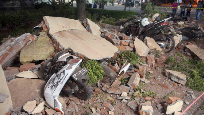 Kerusakan bangunan di Bali akibat gempa bumi di Lombok