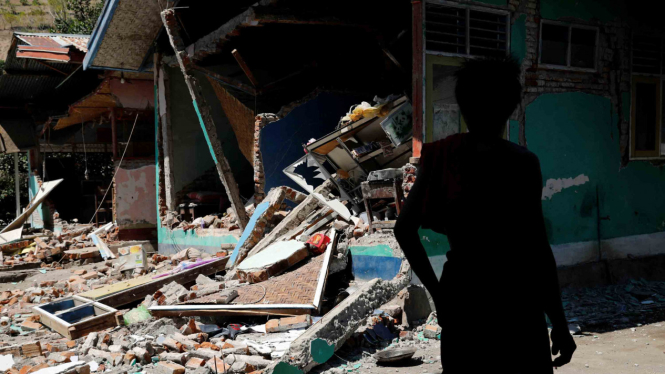 Bangunan luluh lantak akibat gempa bumi di Lombok