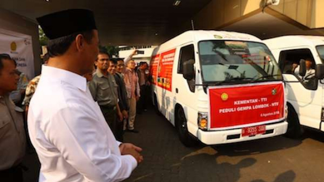 Kegiatan pengumpulan dana untuk korban gempa Lombok oleh Kementan. 