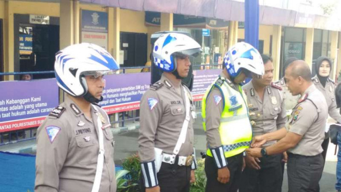 Kapolrestabes Surabaya Kombes Polisi Rudi Setiawan meluncurkan SIM Delivery.