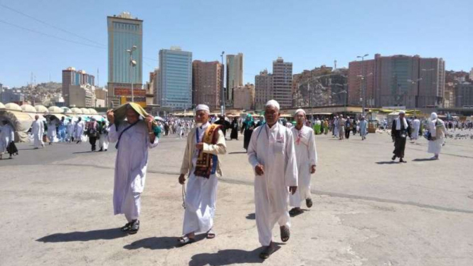 jemaah menuju Masjidil Haram