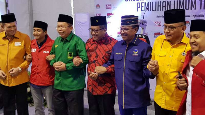 Para sekjen partai pengusung Jokowi mendatangi KPU.