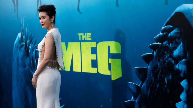 Aktris Li Bingbing saat menghadiri premier film The Meg